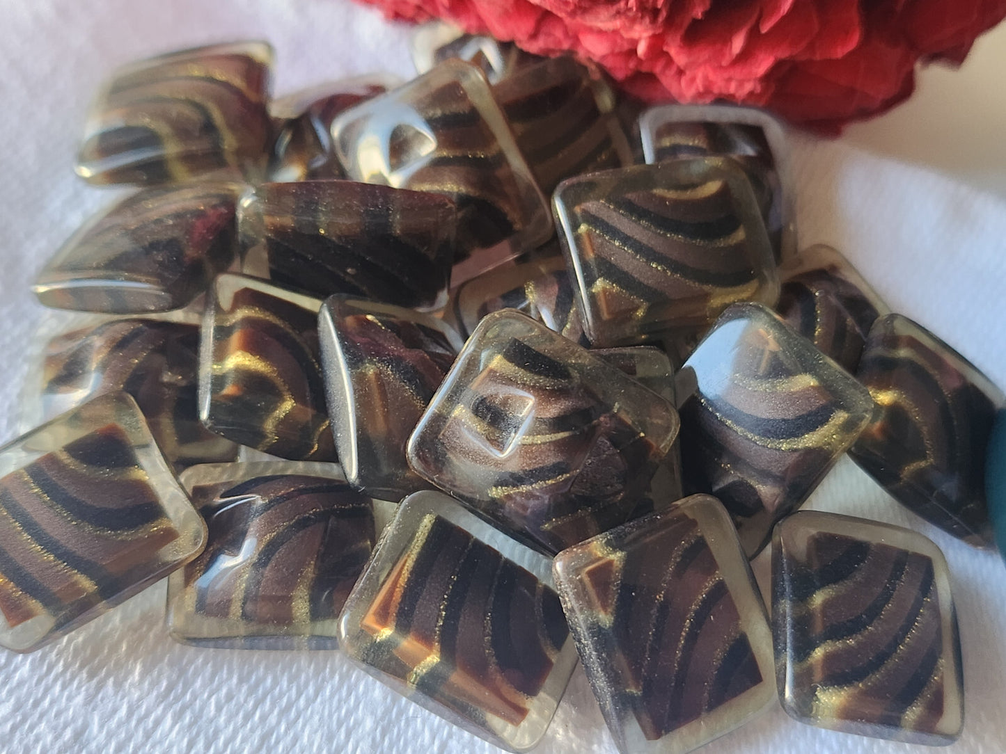 Lot 7 boutons vintage marron inclusion scintillant pied 1,2 sur 1,4 cm ref 2441