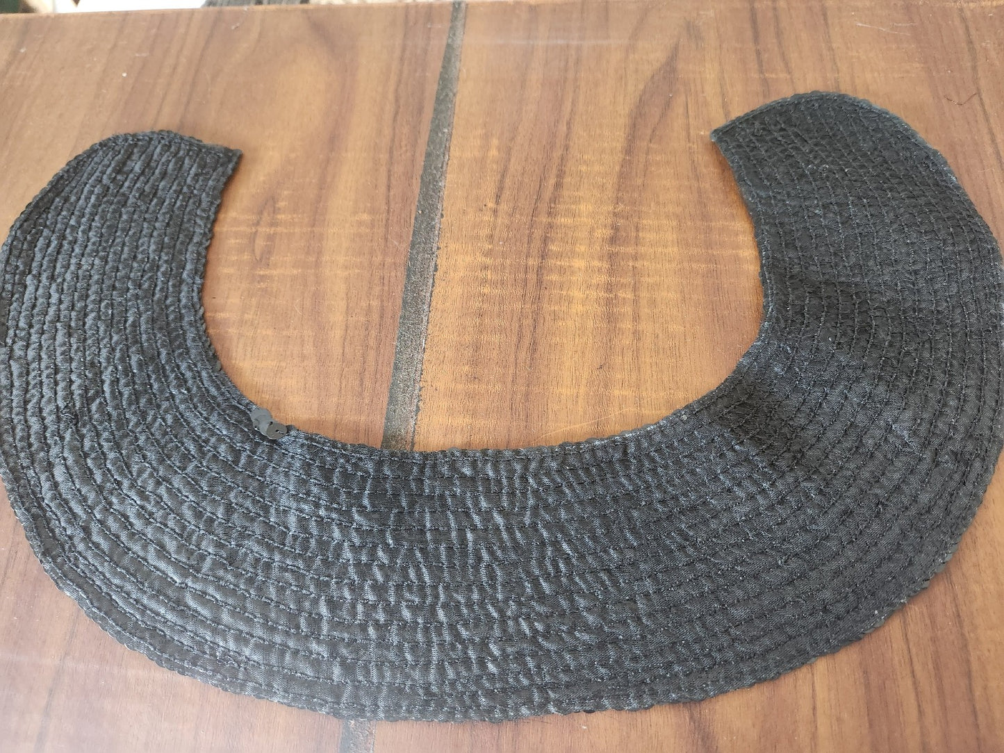 Ancien col en tissu sequin noir B3-4