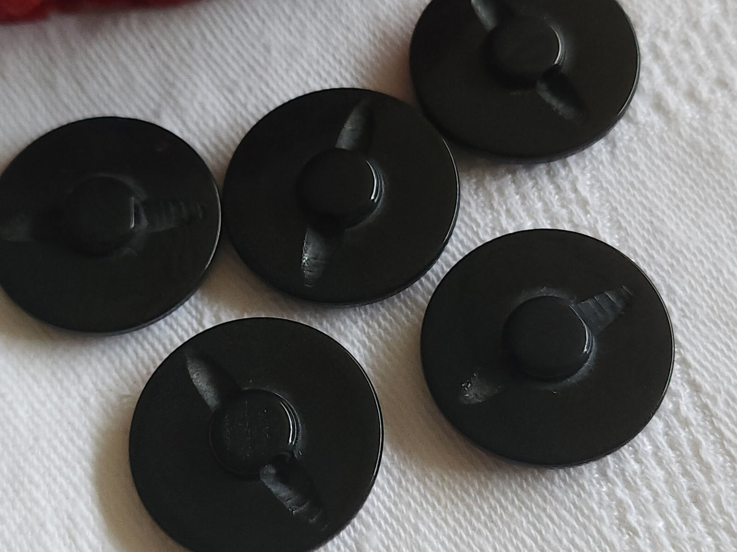 lot 5 boutons anciens en corozo collection noir 2,2 cm pied ref 0040
