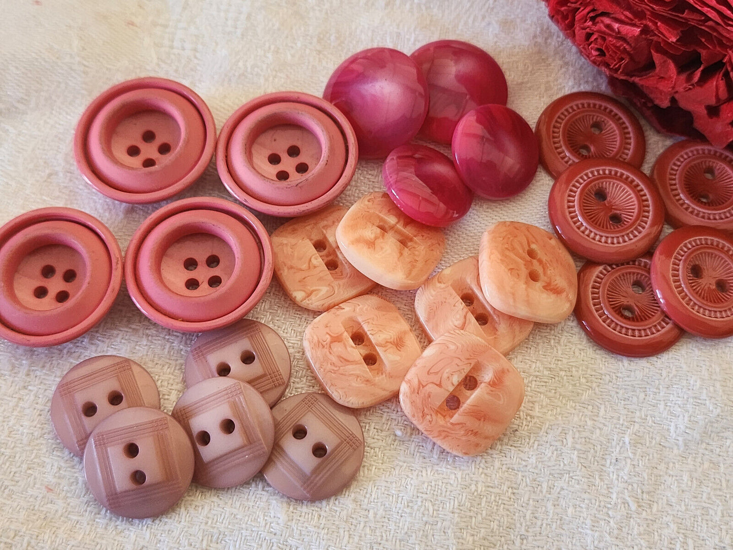 Lot 24 boutons vintage théme rose fin de séries 1,6 à 2,2 cm ref 210