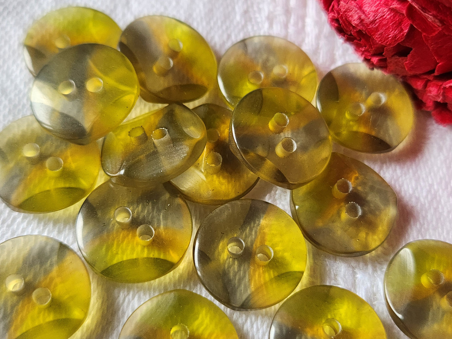 Lot 15 boutons vintage petits tons vert transparents 1,2 cm ref 3223