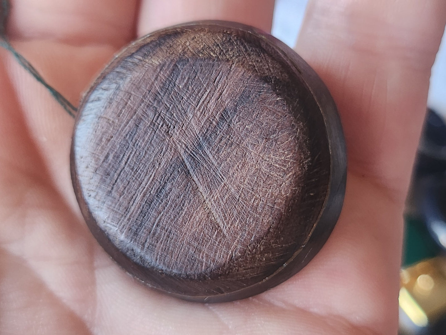 Gros bouton coeur en bois, monture corne? pied 3,5 cm D11L