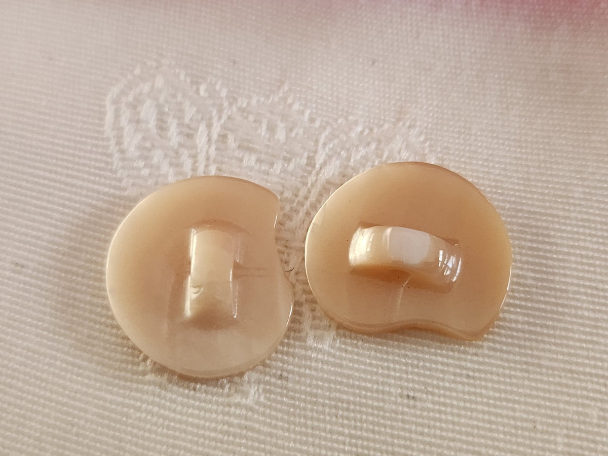 Duo boutons anciens en nacre forme originale 1,7 cm 17 mm D13b