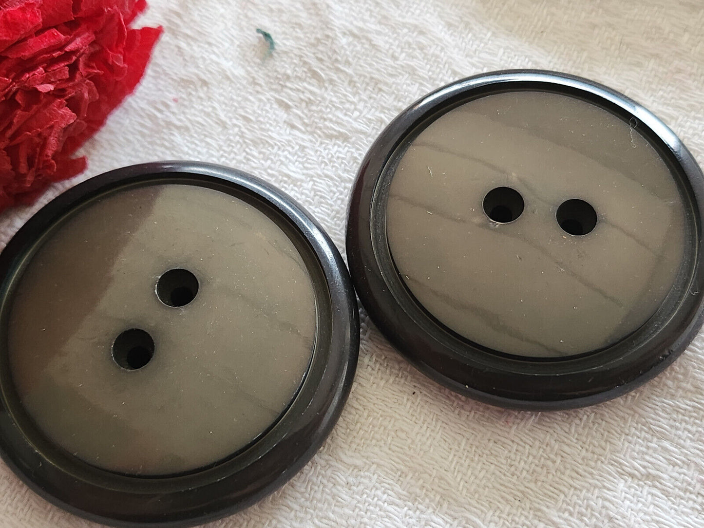 Duo boutons anciens énormes vintage gris marron 4,4 cm XXL epais ref 241