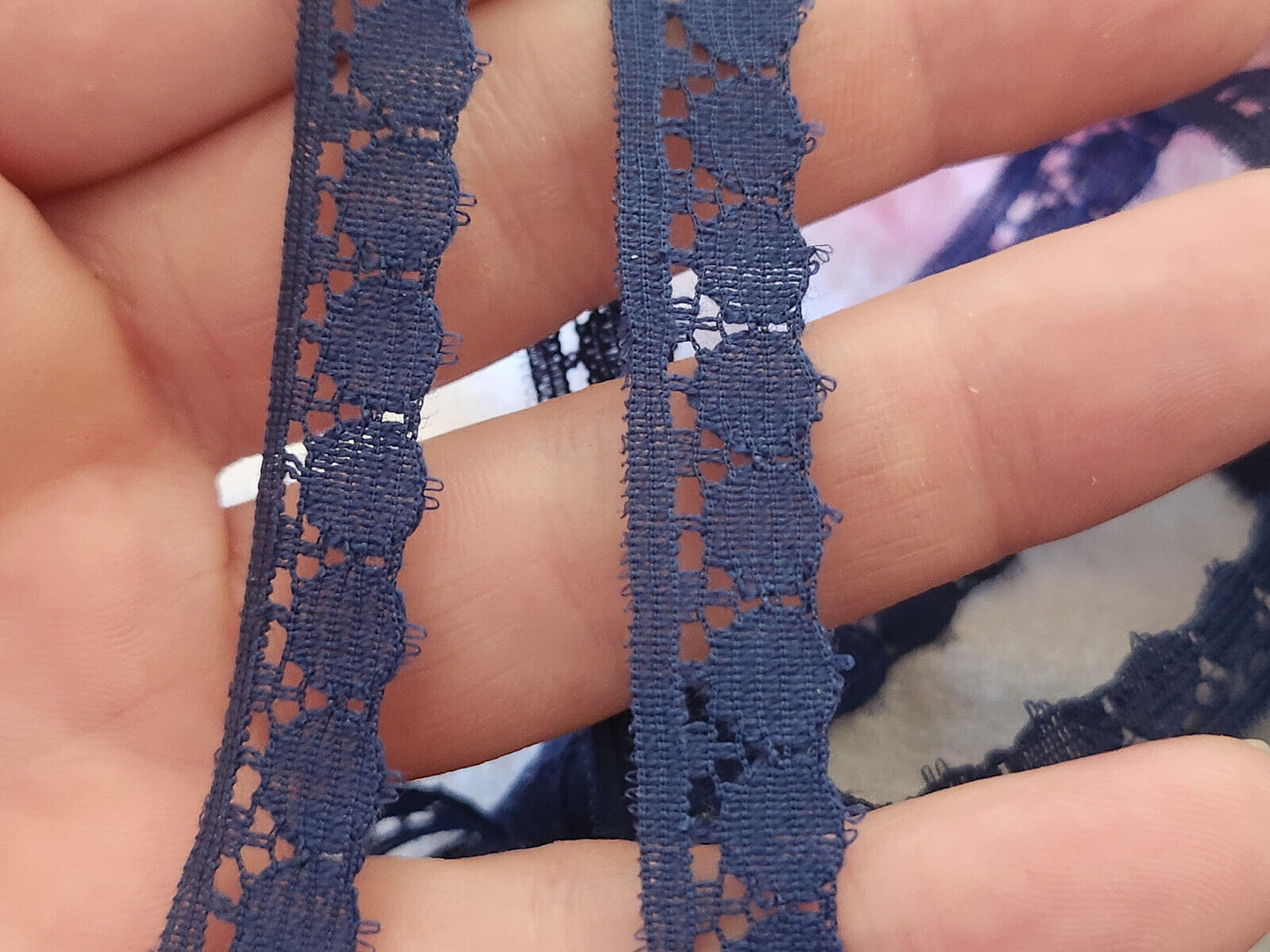 Dentelle vintage fleu foncé motif fleur 4 m 20 sur 1,1 cm T3-36