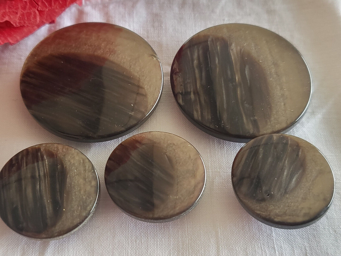 Lot 5 boutons vintage panaché marron nacré panaché 1,8 cm et 2,6 cm ref 5902