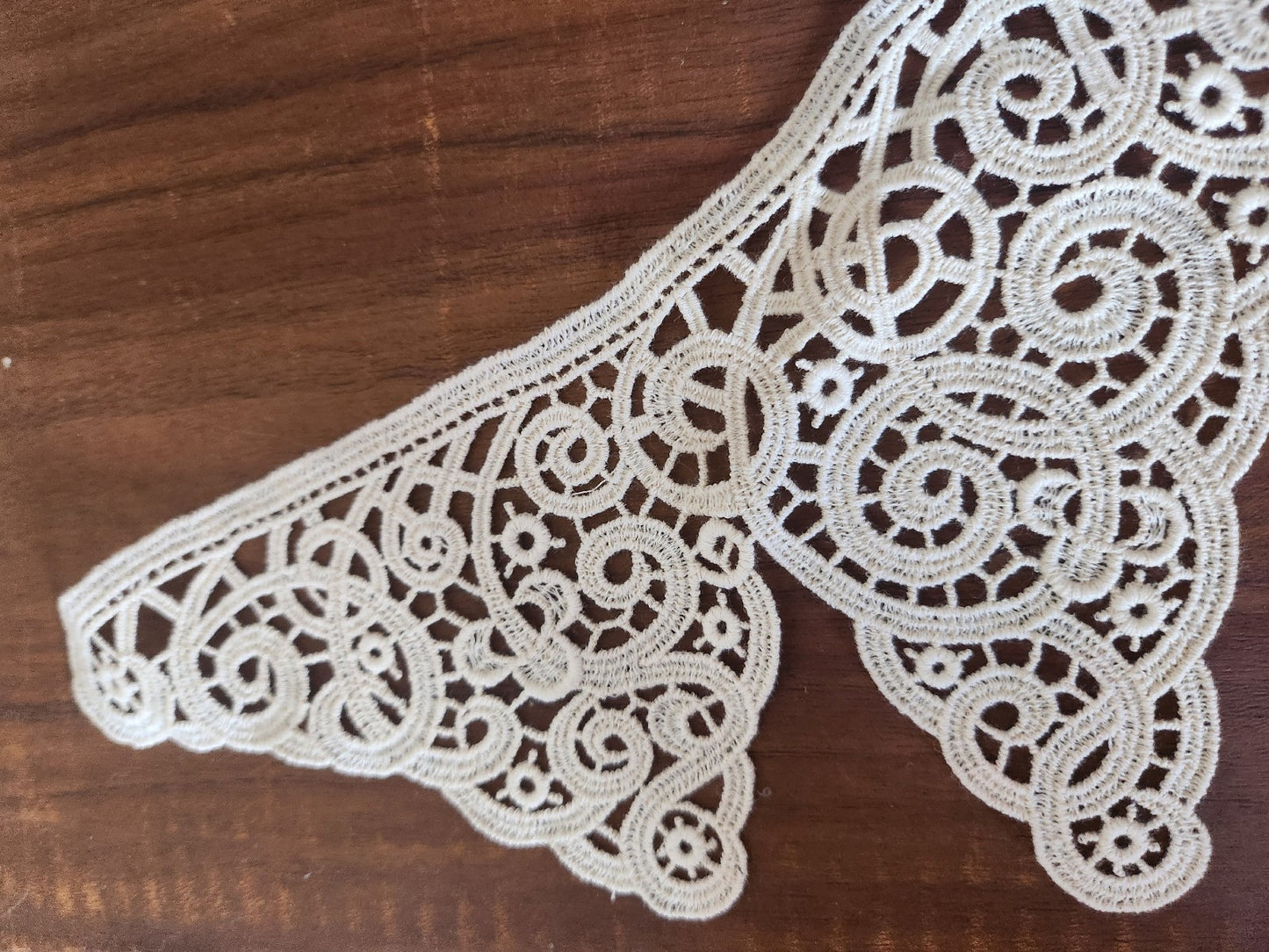 Ancien col en tissu dentelle broderie B3-6