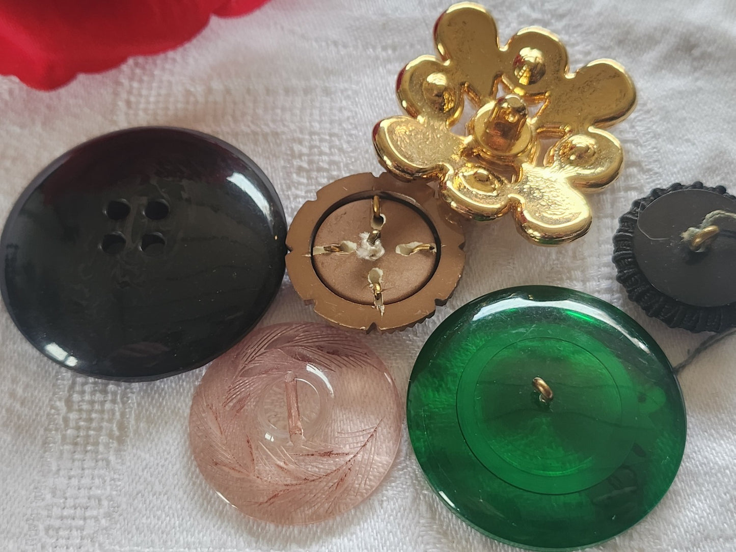 Collection lot 6 boutons anciens originaux diamètre au maximum: 4,3 cm ref 2477