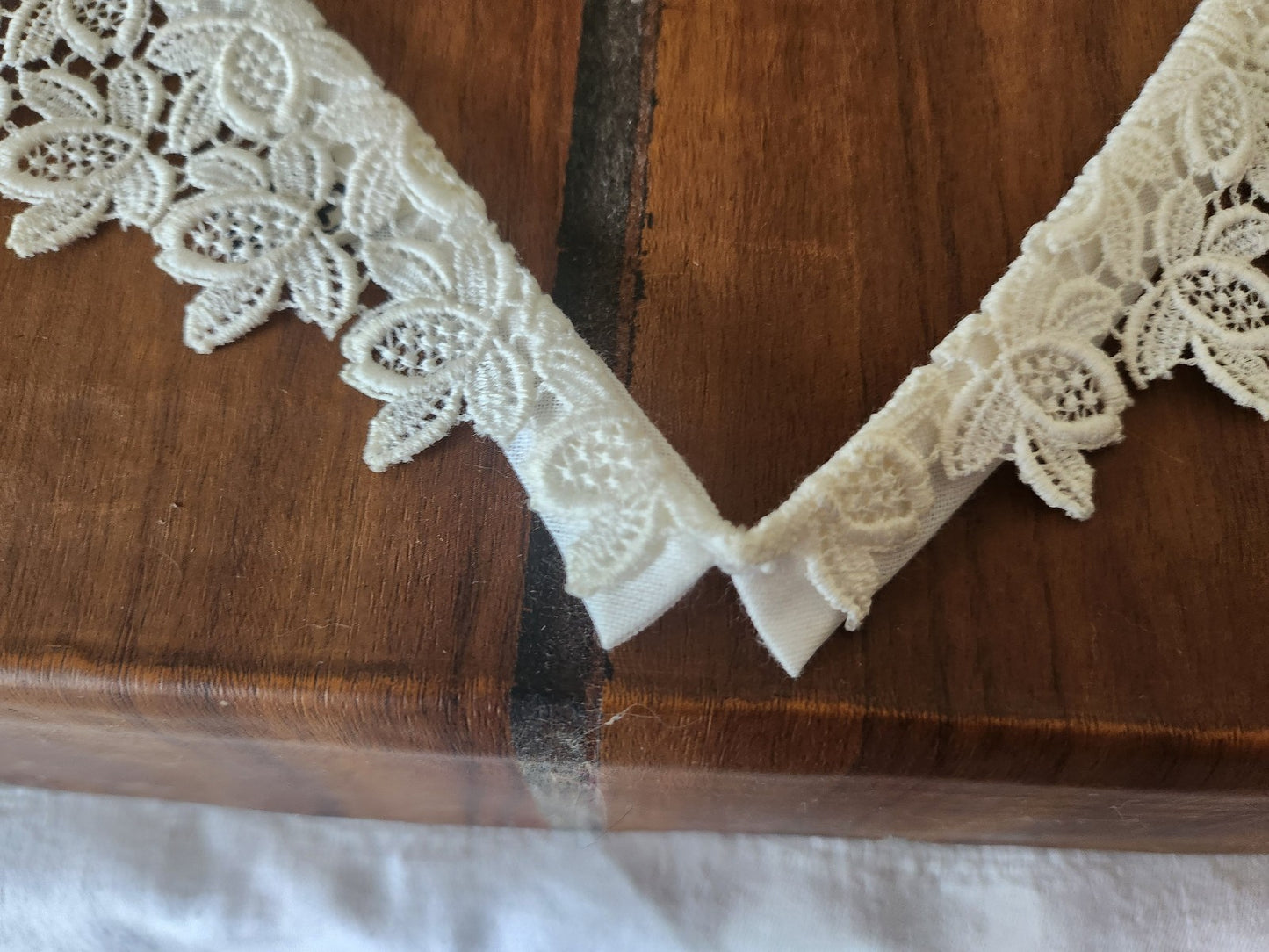 Ancien col en tissu dentelle broderie B3-5