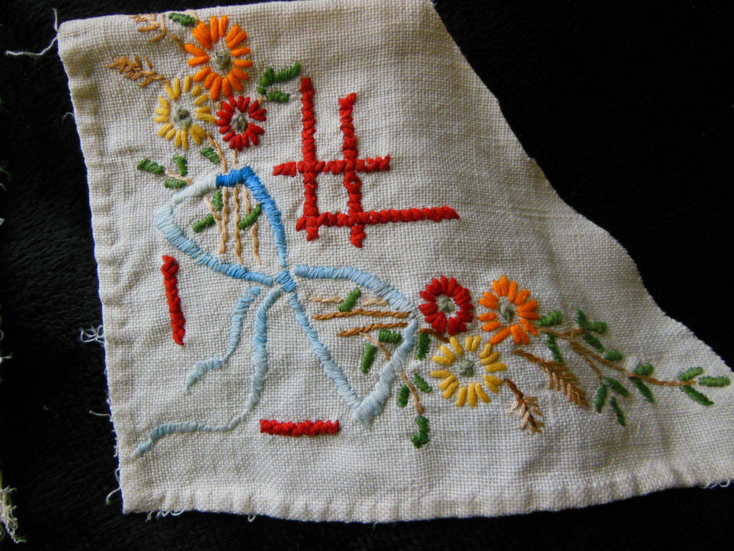 Duo broderies anciennes sur toile nœud fleur travaux couture récup B7