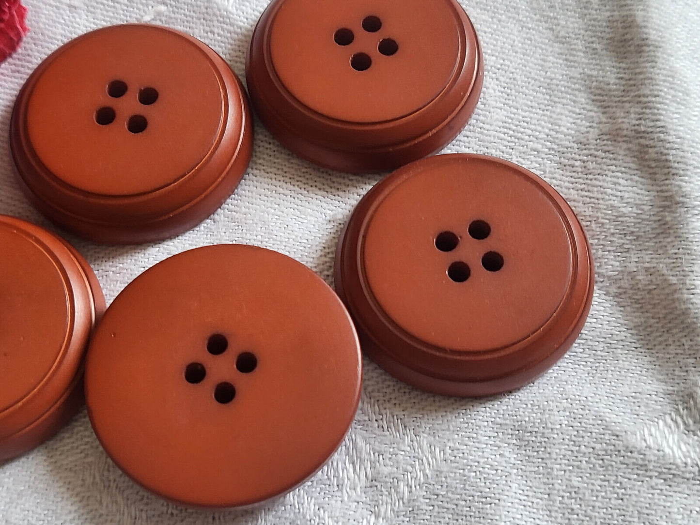 Lot 5 épais boutons vintage marron à trous diamètre 2,7 cm ref 2966