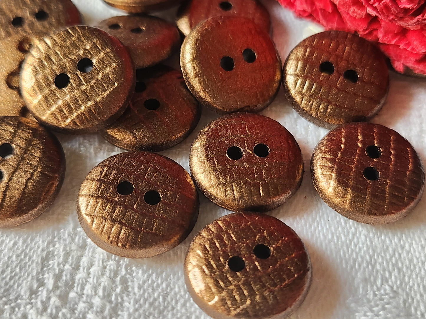 Lot 16 boutons marron metalisé fond d'atelier 1,5 cm reptile ref 931