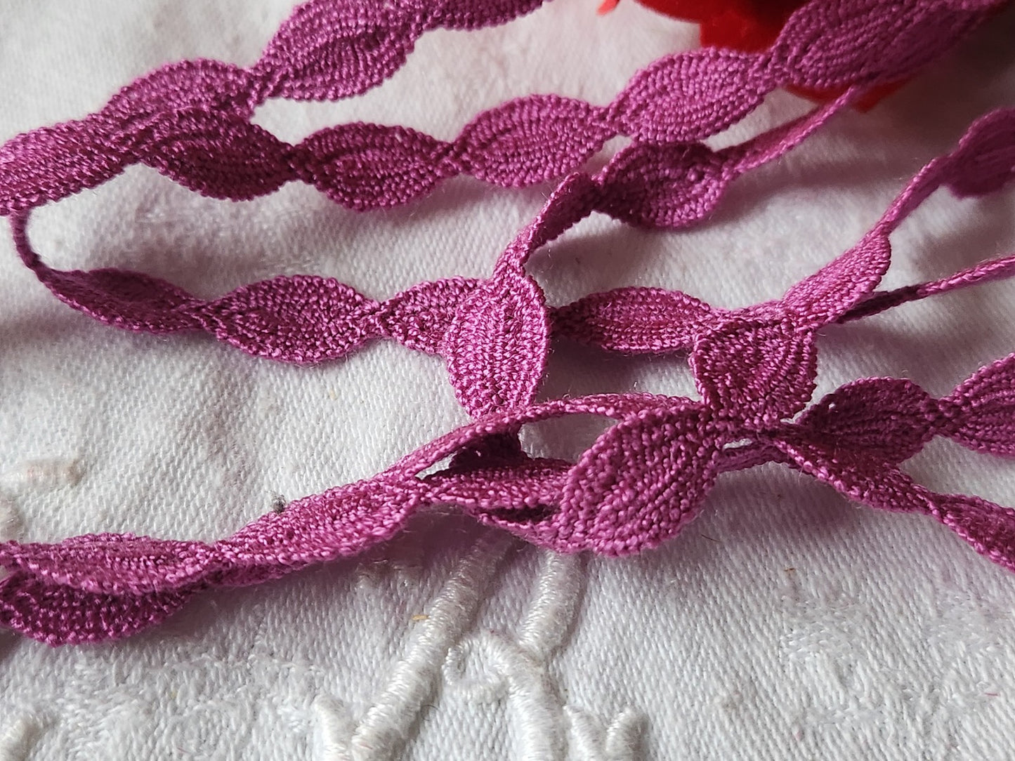 Dentelle galon vintage fushia coton 3 métres sur 1 cm A3