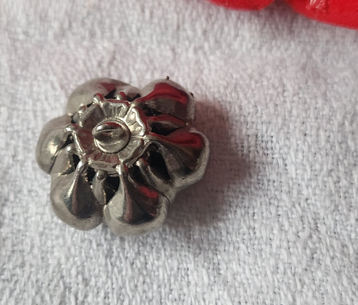 Bouton vintage métal argenté originaux main 2 cm D16E
