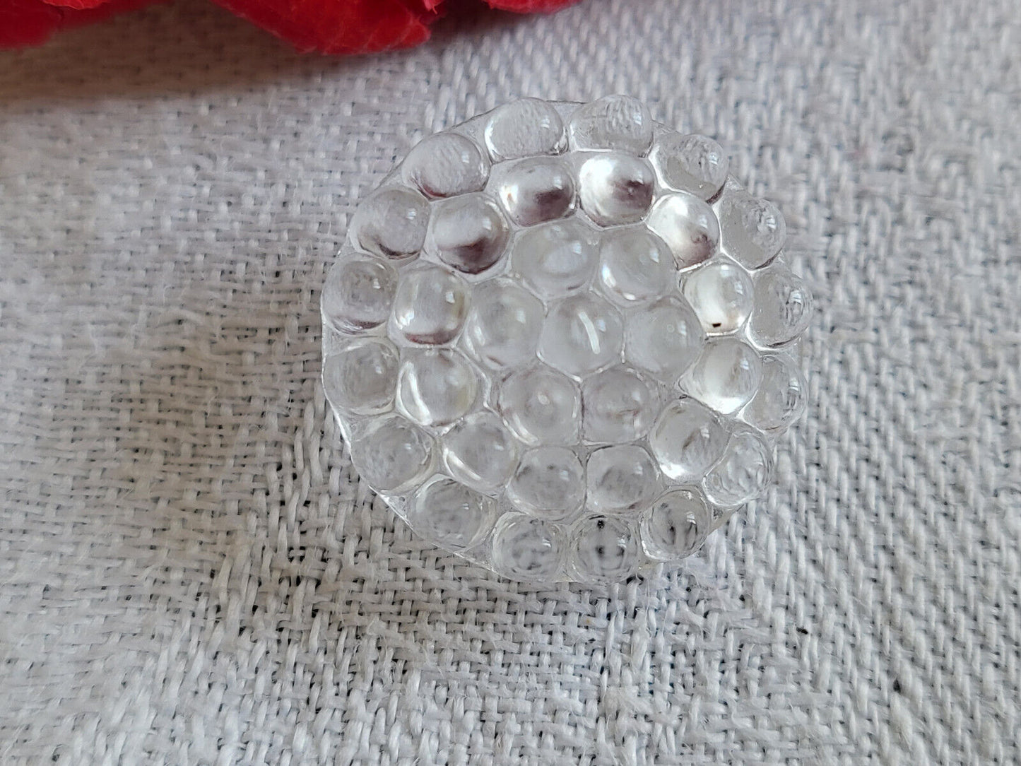 Bouton en verre ancien picot transparent motif à pied diamètre 1,7 cm D11E