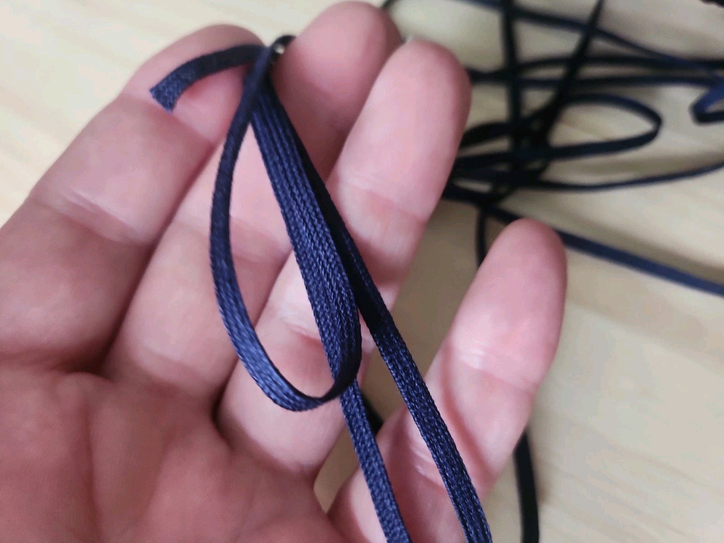 Biais ruban plat cordon fin lacet corsage 10 mètres sur 0,4 cm bleu marine A4