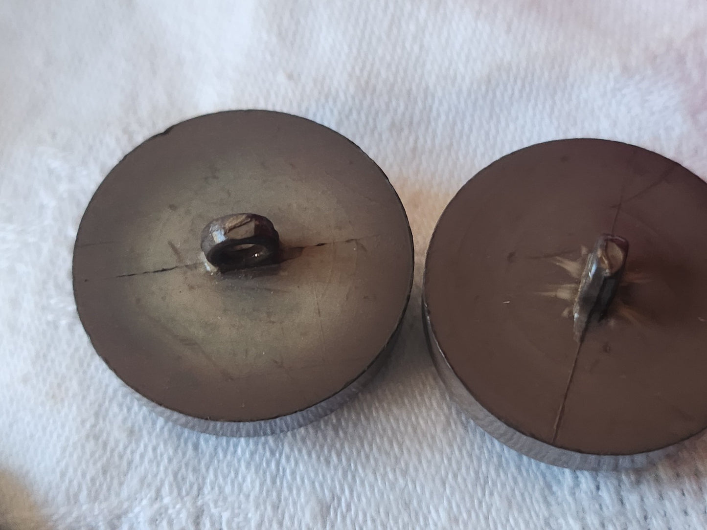 Duo gros boutons vintage marron coeur nacré orange pied 2,6 cm D11J