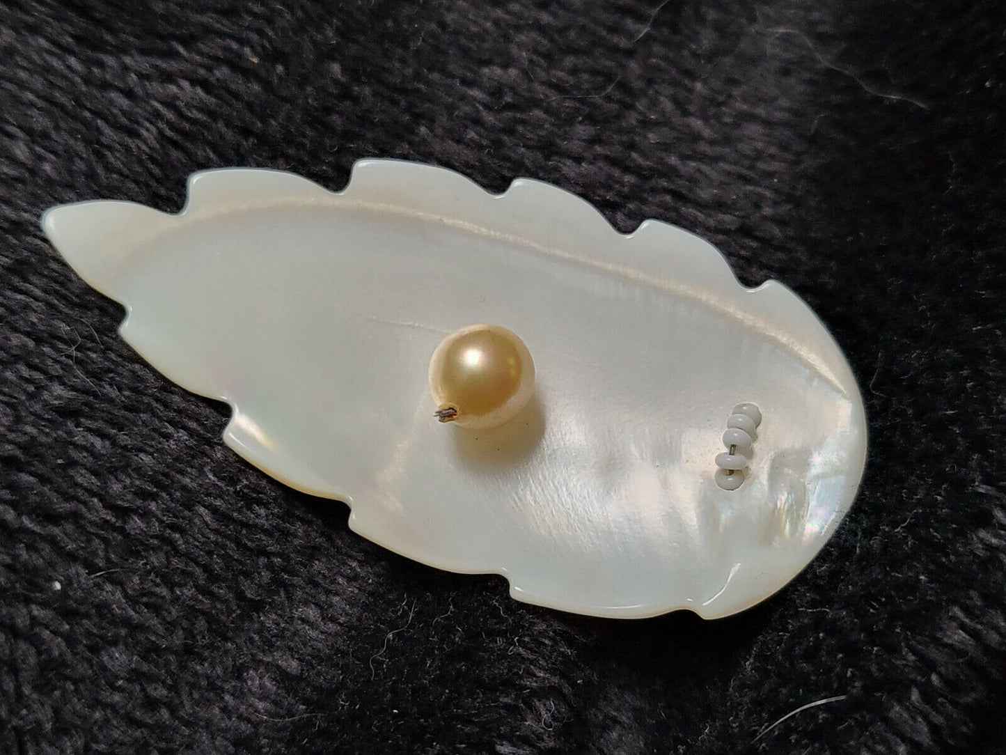 Broche vintage en nacre made in France 4,7 cm