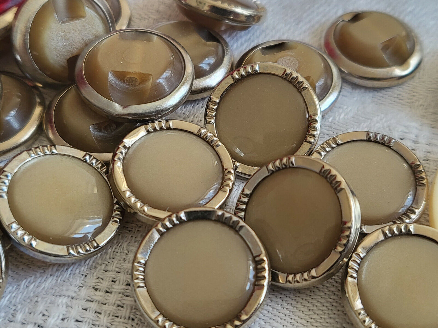 Lot 12 boutons vintage marron lumineux monture métal à pied 1,6 cm ref 5383