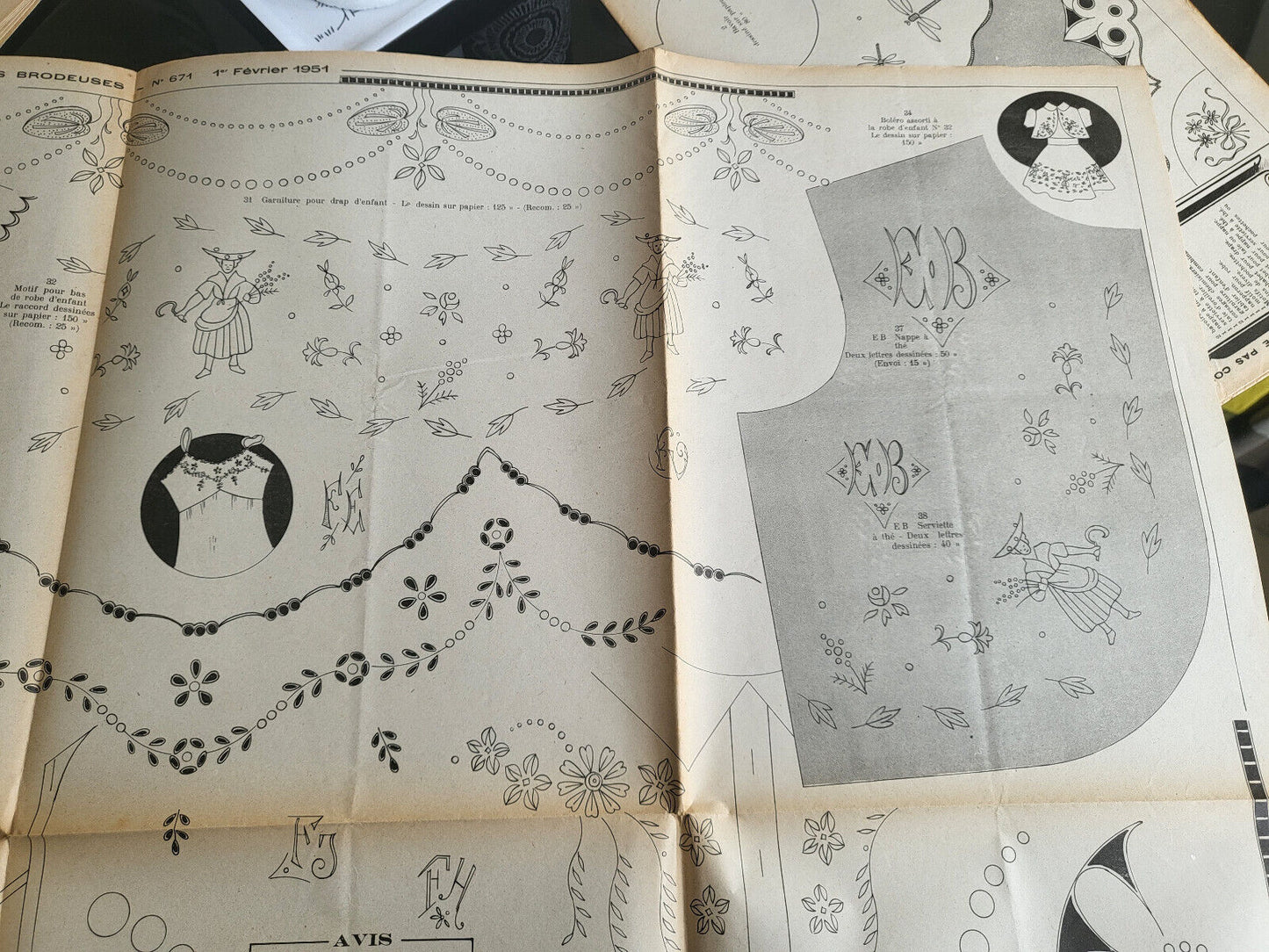 Le journal des brodeuses 1951 n° 671 drap berceau chemin de table écussons