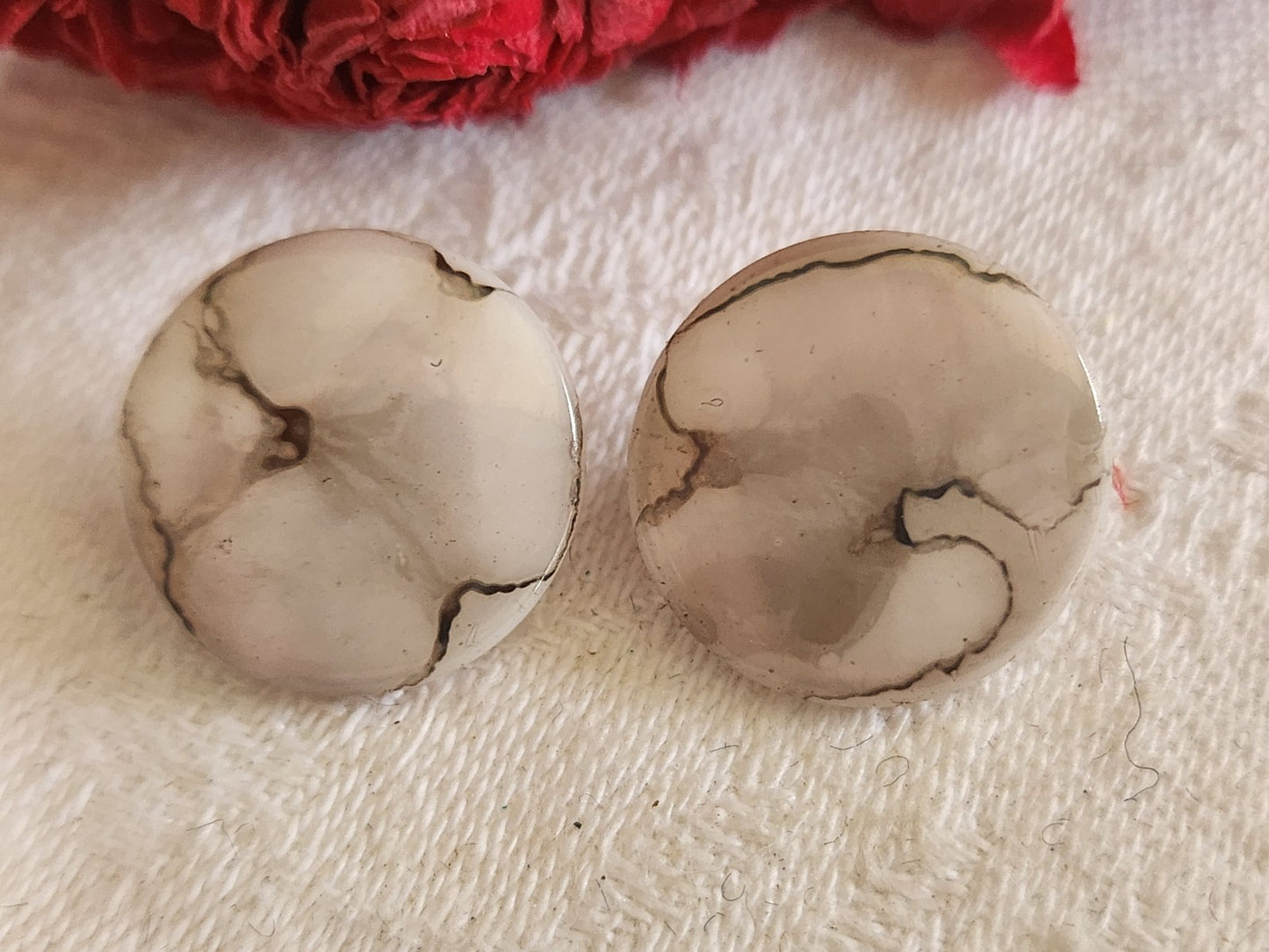 Duo boutons vintage en verre blanc marbré gris 1,7 cm G8D