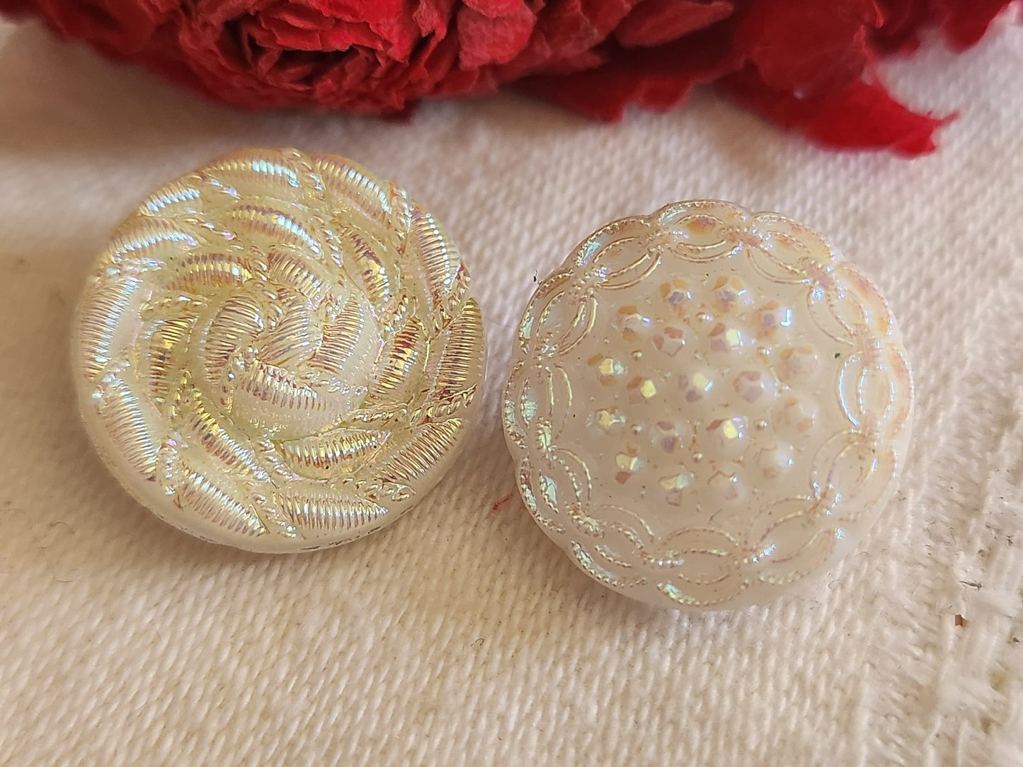 Duo boutons vintage en verre blanc mordoré irisé 1,8 cm G7J
