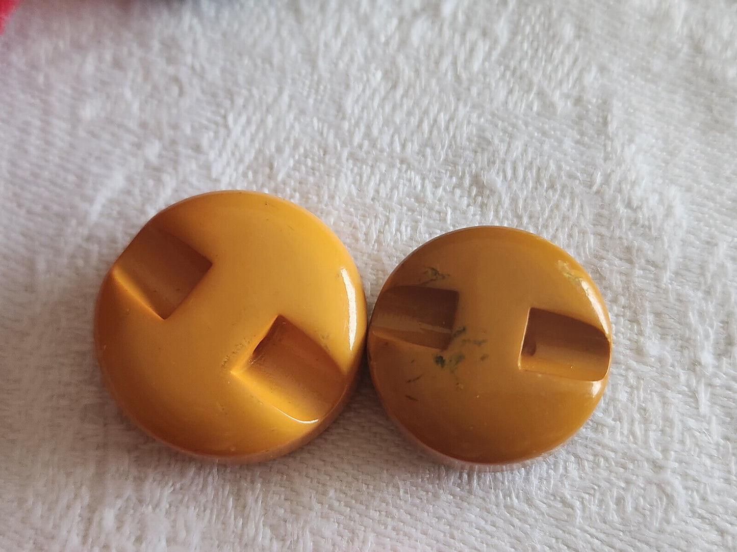 Duo boutons anciens cœur en nacre pied 1,9 et 1,7 cm G17B