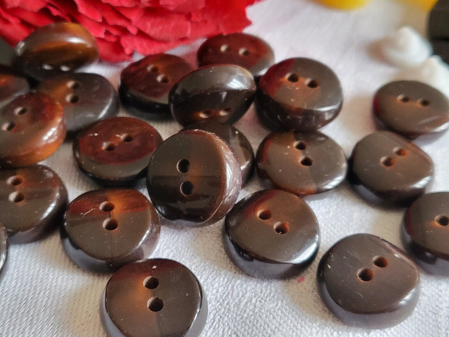 Lot 21 boutons vintage marron deux teinte 2 trous diamètre 1,7 cm ref 3351