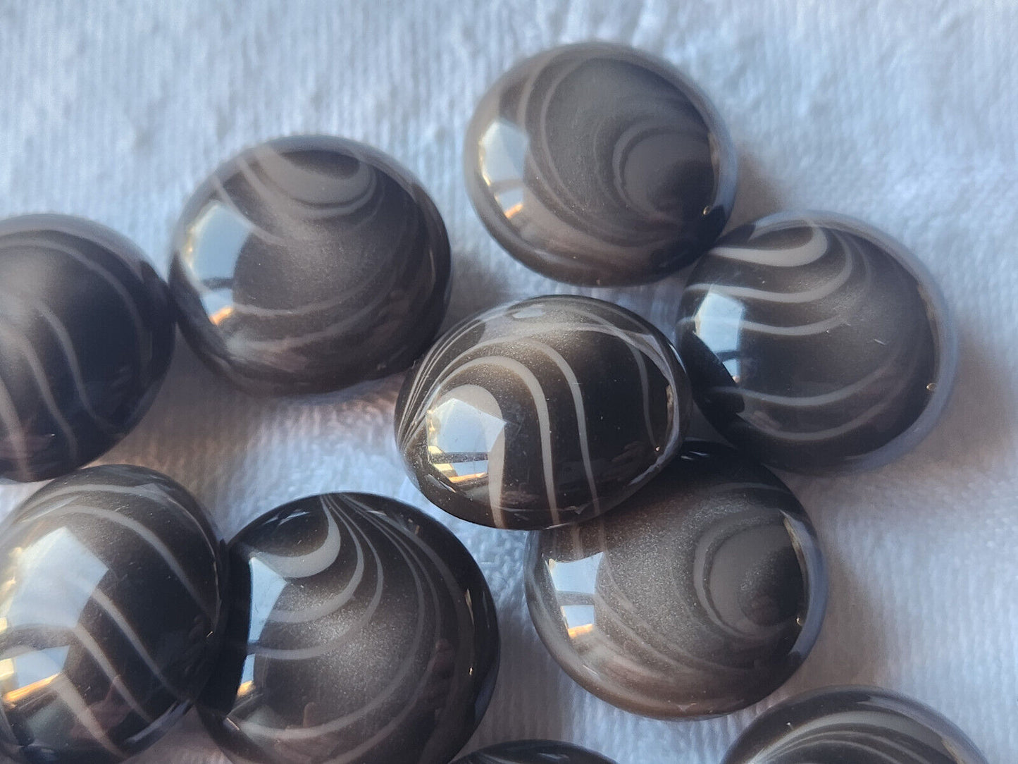 Lot 11 boutons vintage marron bombé veiné pied 1,7, cm camaieu ref 0014