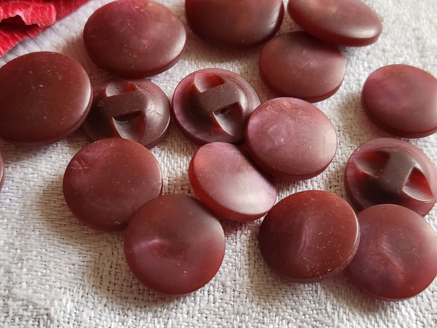 lot 15 boutons vintage prune panaché à pied 1,2 et 1,5 cm ref 2842