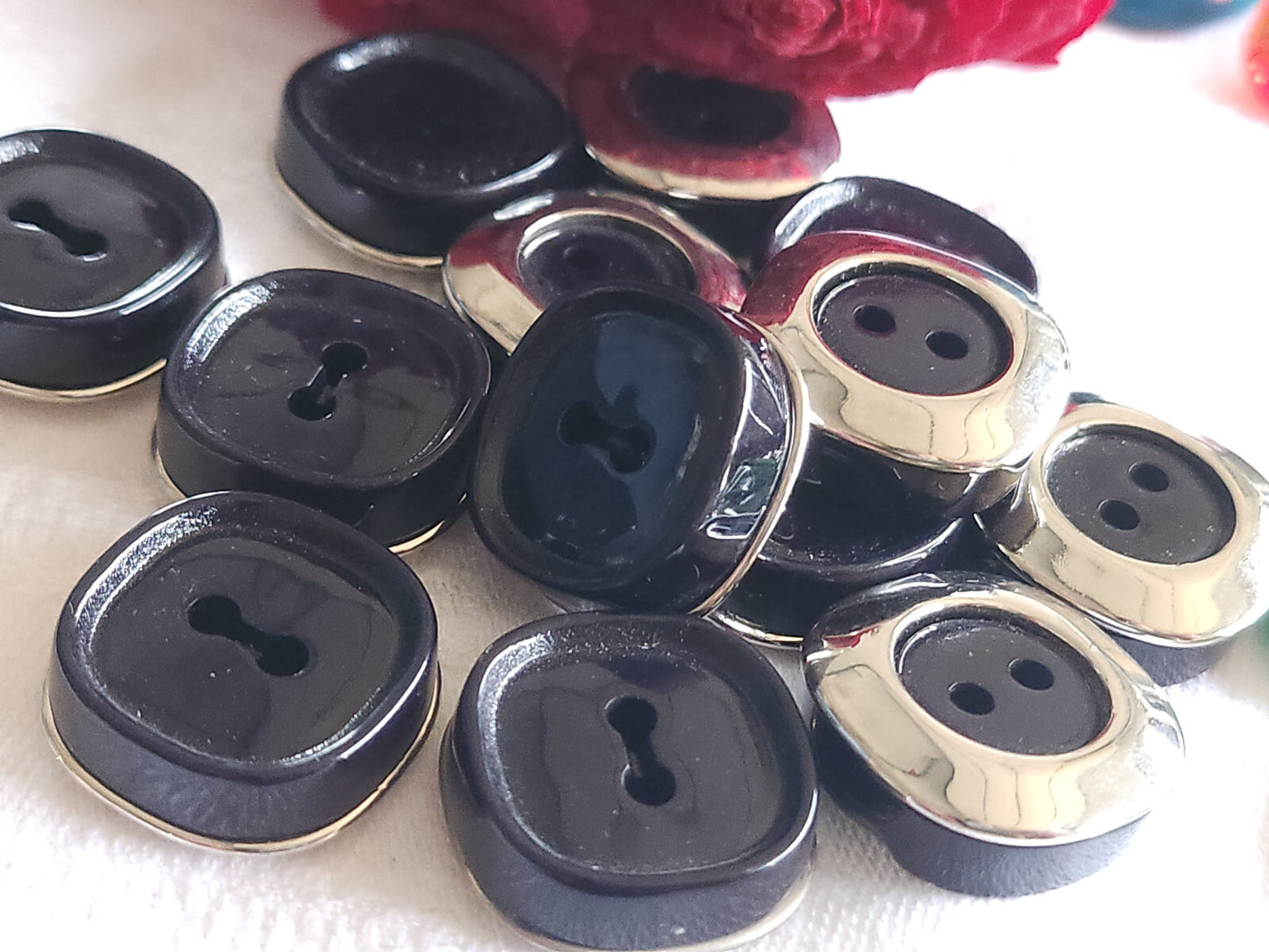 Lot 6 boutons vintage bleu trés foncé trous argenté 2,2 cm ref 4999