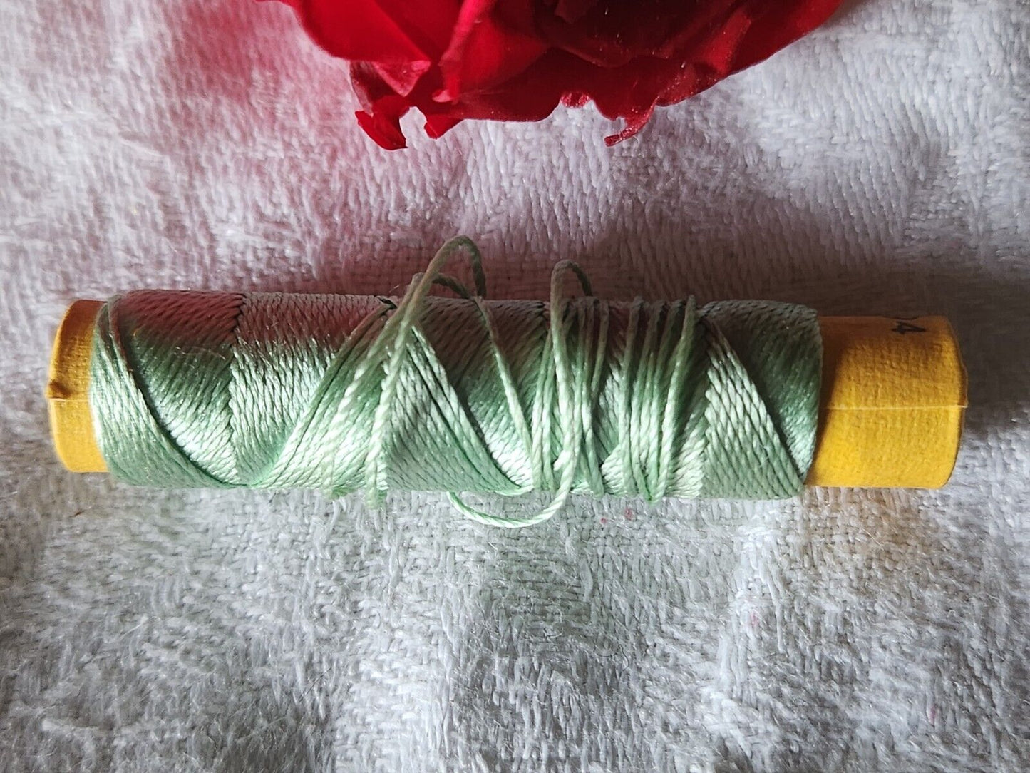 Bobine ancienne pur fil de soie vintage broderie n°216 T5