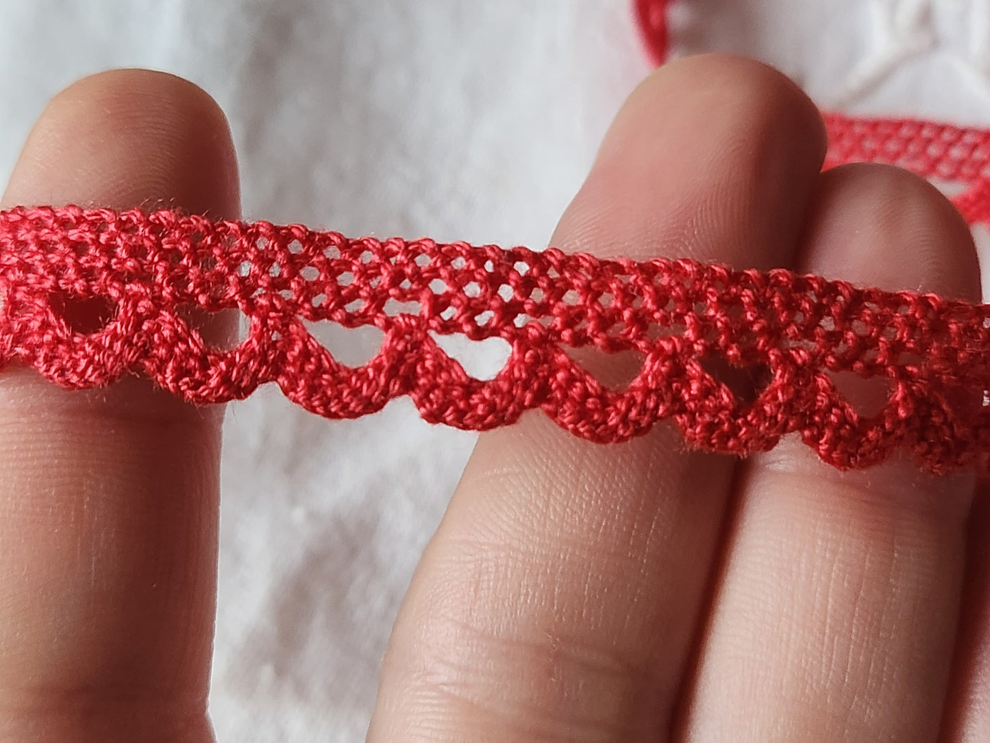 Dentelle vintage rouge rosé coton 3 métres sur 1,2 cm A6