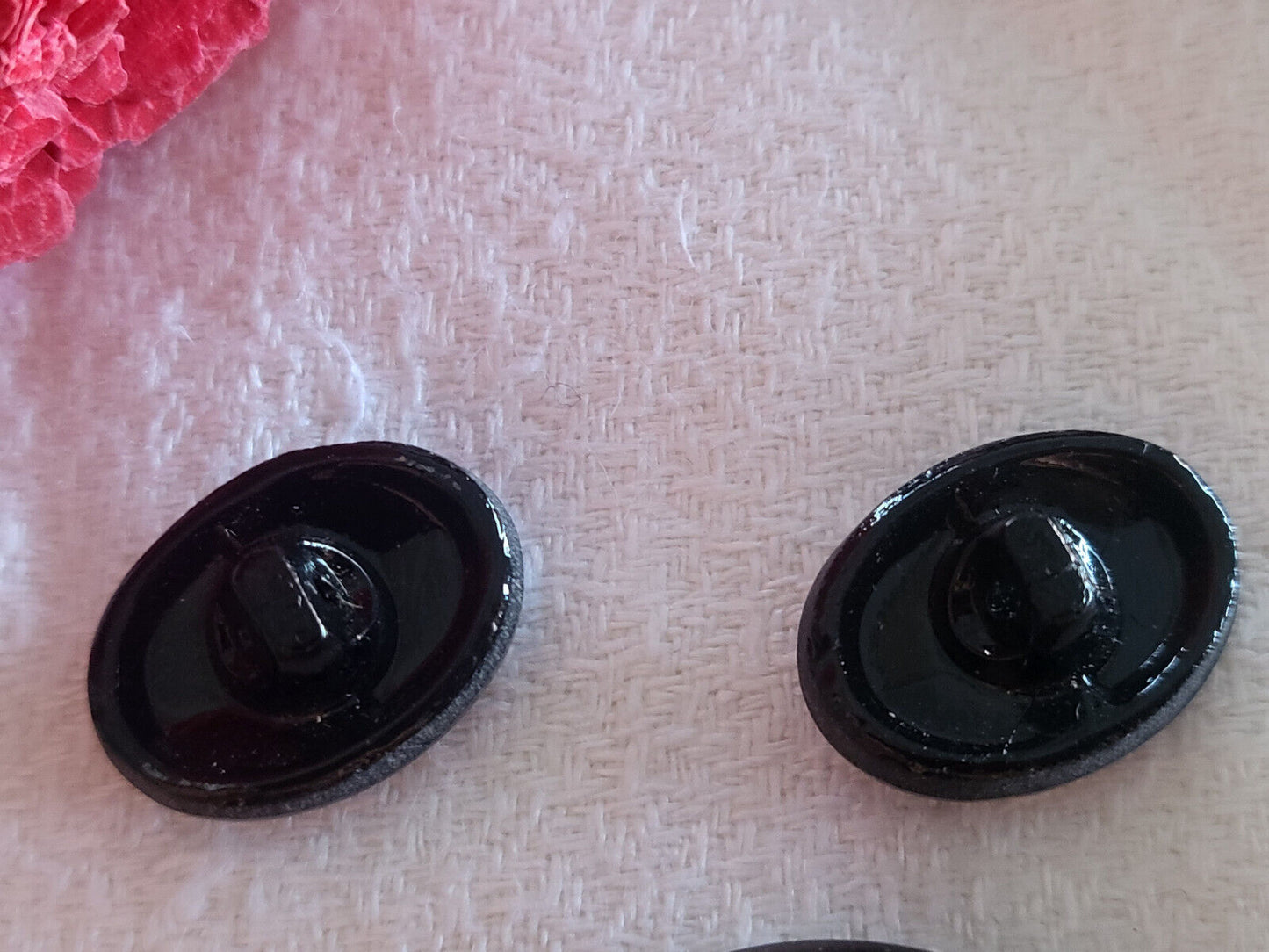 Duo boutons anciens en verre ovale gris à pied 1,3 sur 1,8 cm G10G