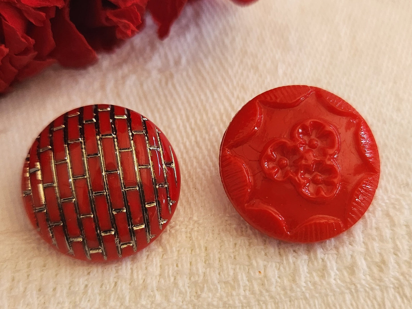 Duo boutons vintage en verre motif rouge 1,8 cm D15E