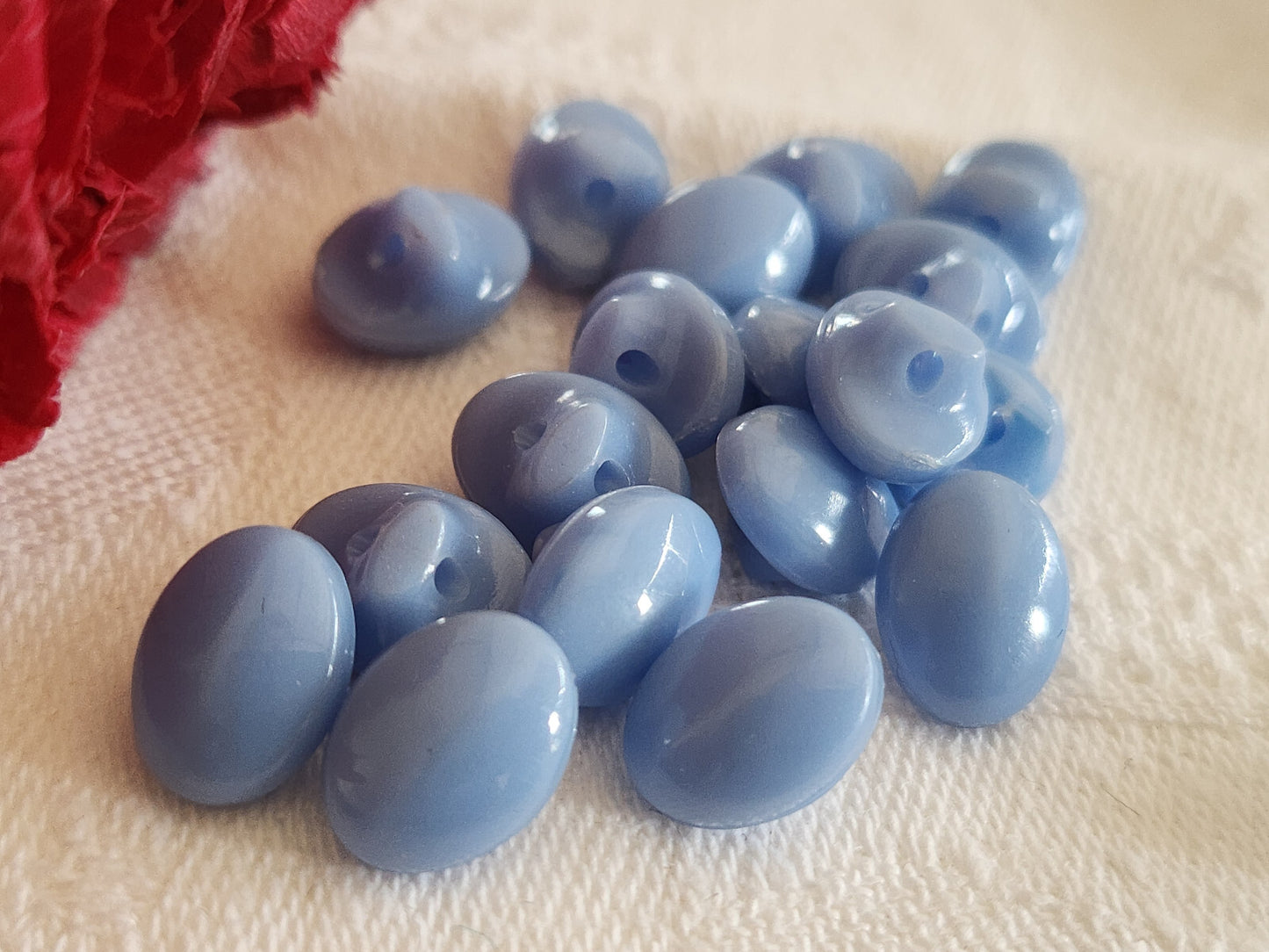 Lot 16 mini boutons vintage bleu 0,7 sur 1 cm pied plastique ref 127