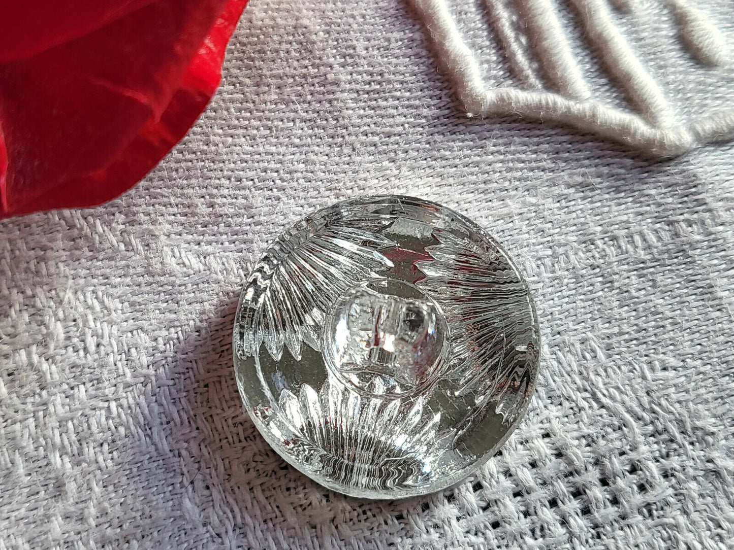Bouton ancien vintage en verre argenté ciselé diamètre: 2,2 cm G13C