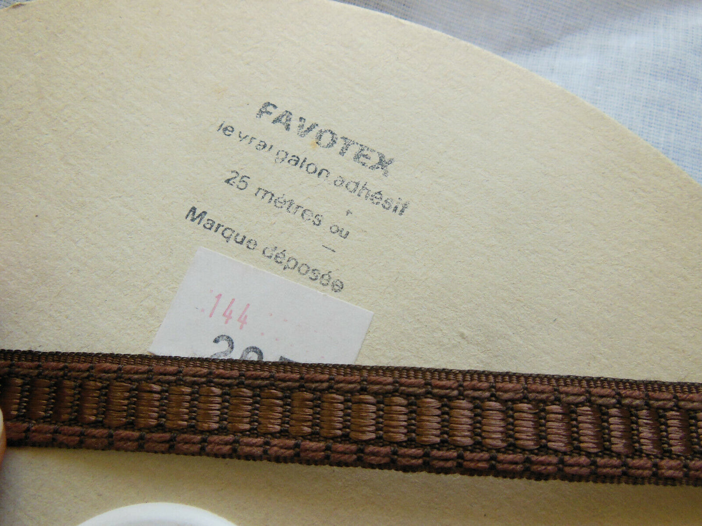 Galon vintage adhésif marron lumineux 3 mètres sur 1,4 cm A3