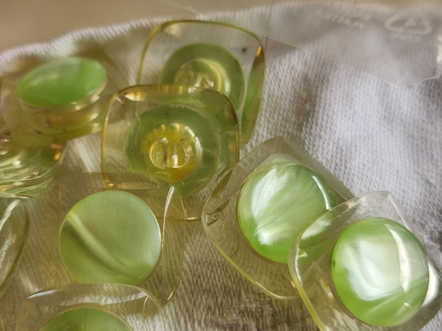 Lot 6 gros boutons vintage carre vert transparent pied 2,2 cm ref 1564