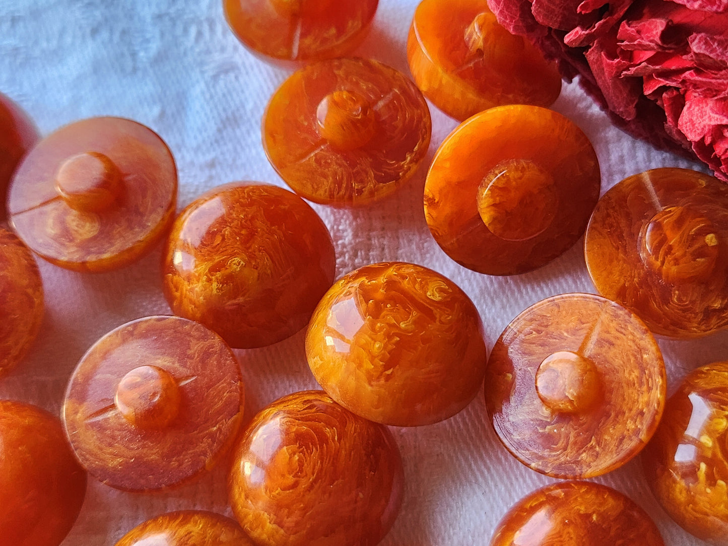 Lot 6 superbes boutons anciens orange jaspé pied 1,9 cm ref 5387