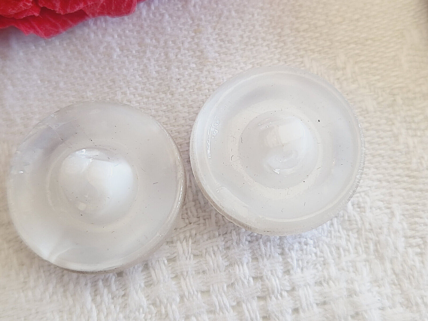 Duo boutons anciens en verre doré blanc laiteux vintage 1,7 cm G9H