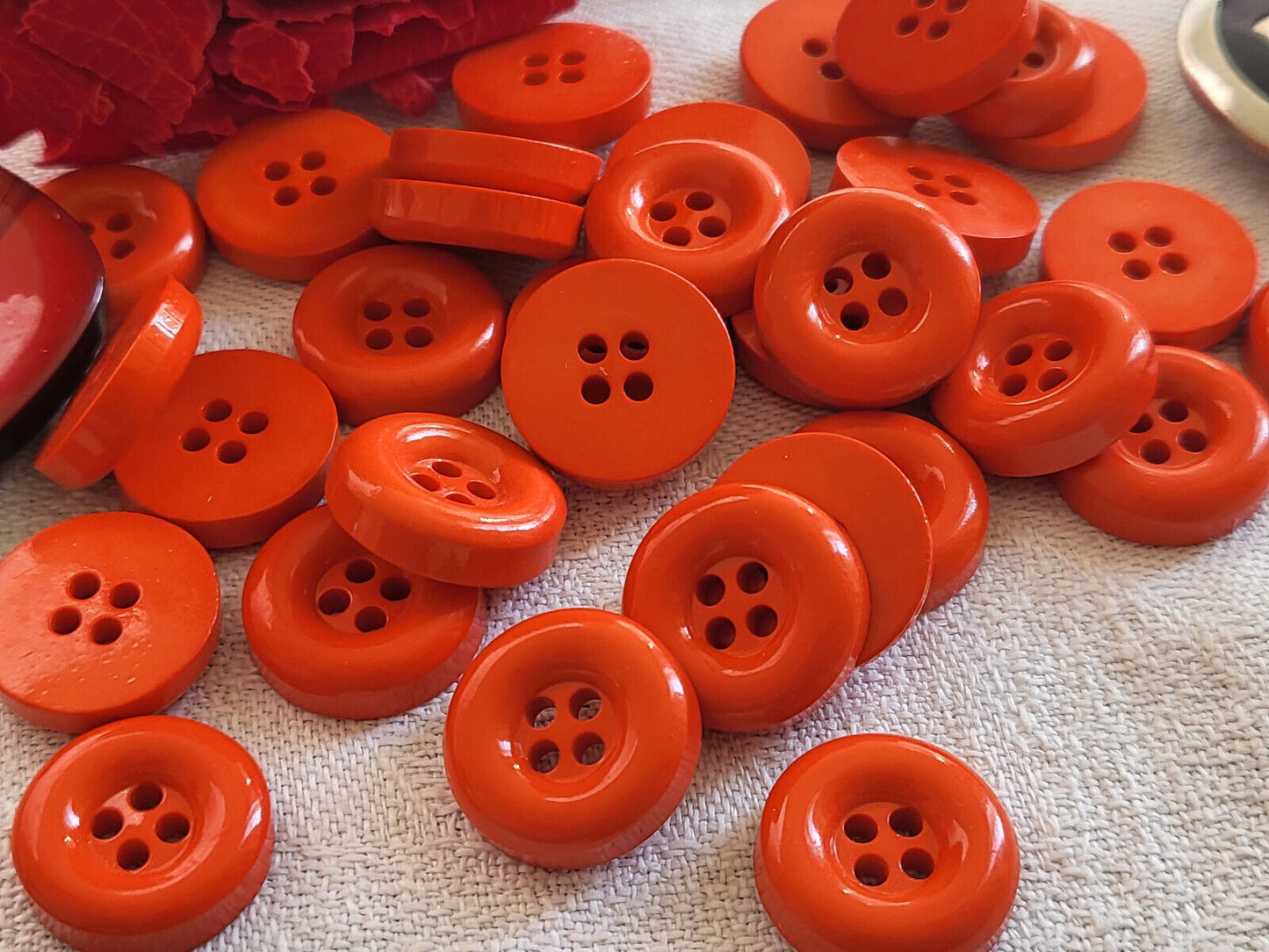 Lot 24 / 30 /36 petits boutons vintage orange épais 4 trous 1,1 cm à 1,4 cm