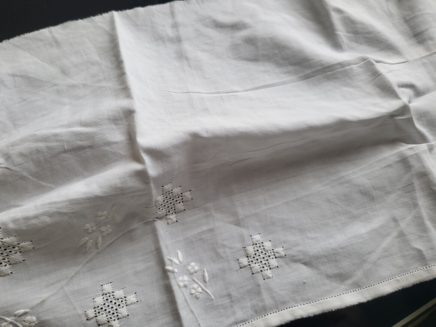 Broderie ancienne partie de plastron chemisier pour création broderie T6