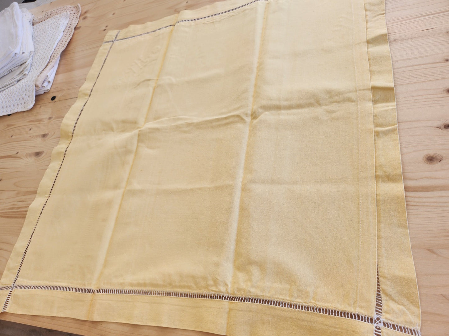 Lot deux anciennes taies d'oreillers monogramme HK jaune paire superbes B6