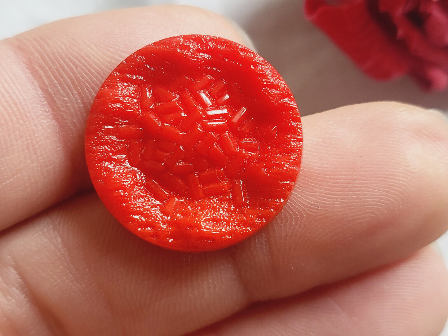 Bouton ancien en verre rouge diamètre: 2,1 cm vintage ref 814