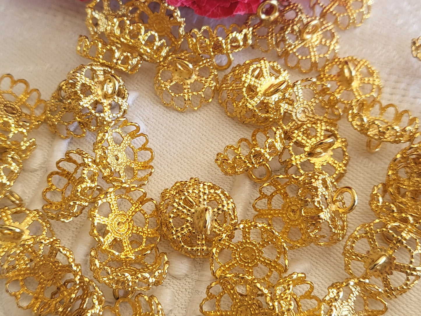 Lot 12 boutons en métal filigrané à strasser perler cr atelier styliste T17