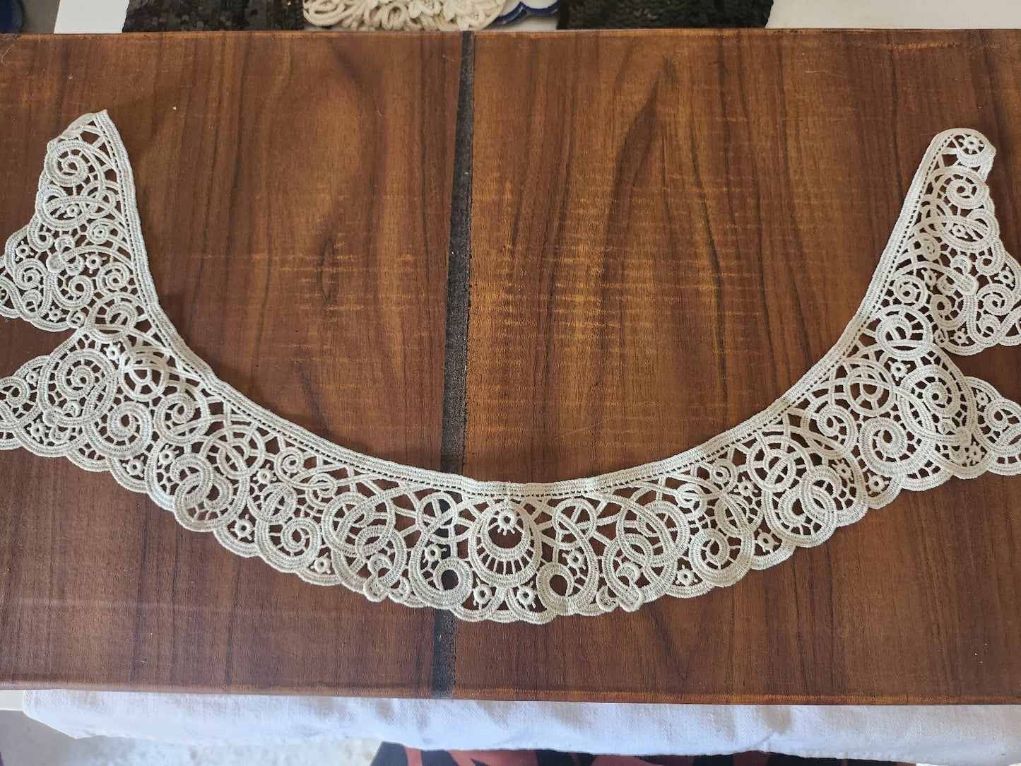 Ancien col en tissu dentelle broderie B3-6
