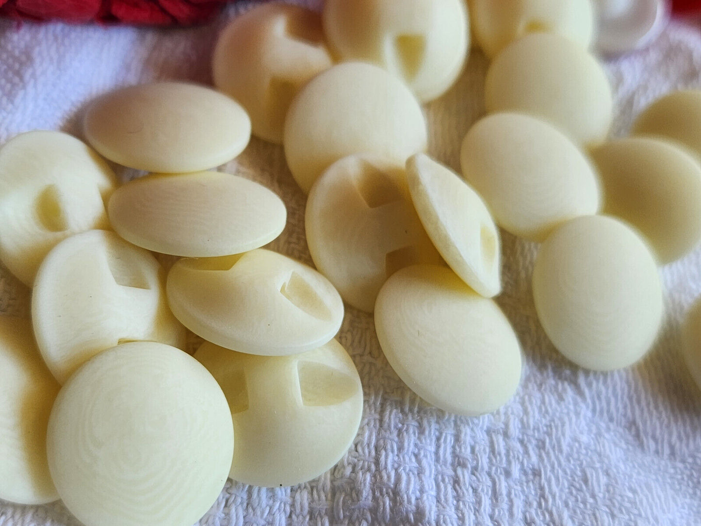 lot 22 boutons vintage creme veiné mat à pied 1,5 cm ref 800