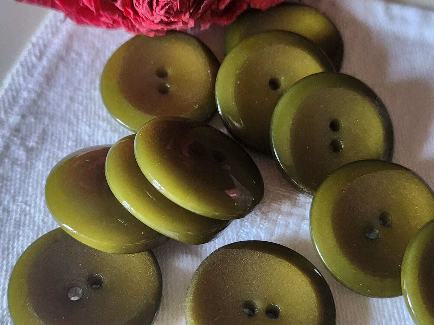 Lot 6 gros boutons vintage vert à trous 2,4 cm ref 2696
