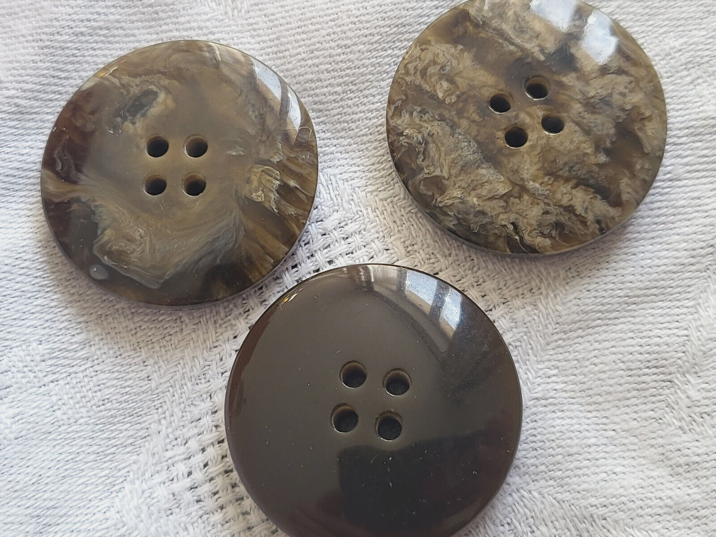 Trio gros boutons vintage marron ombragé épais 2,7 cm à trous ref 996
